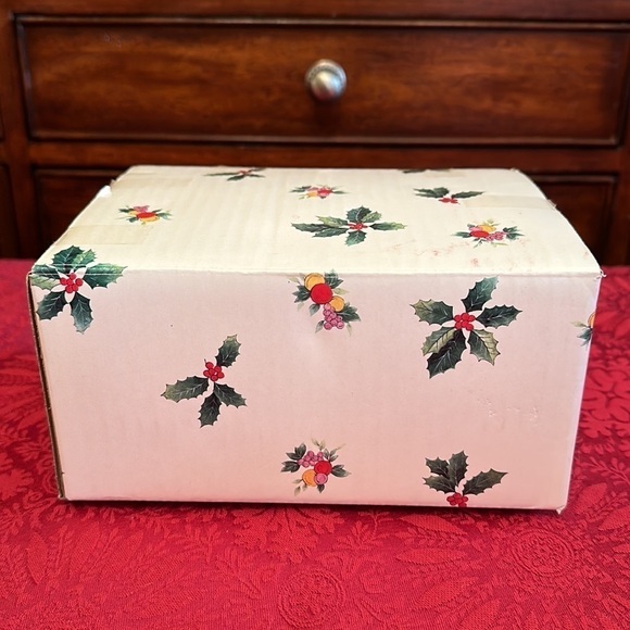 MIKASA Heritage CAB 08 Christmas Story Candlesticks ~ Set of 2 - Picture 10 of 11